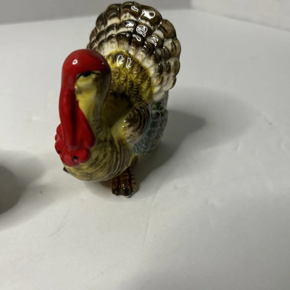 Vintage Ceramic Turkey Figurine Salt & Pepper Shakers Japan